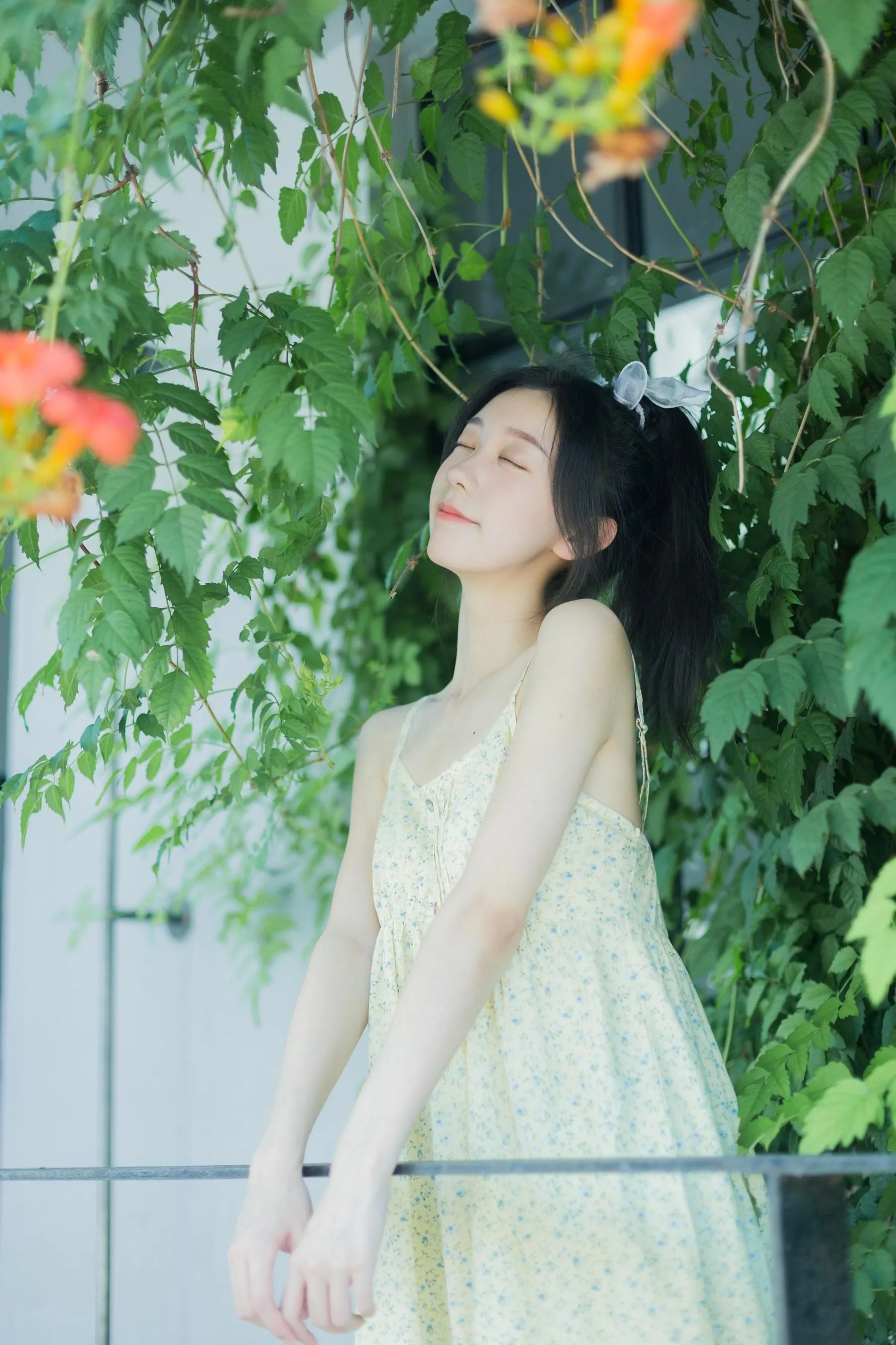 [YITUYU艺图语]2022.08.18 夏日凌霄 饲猫少女- [33P]插图